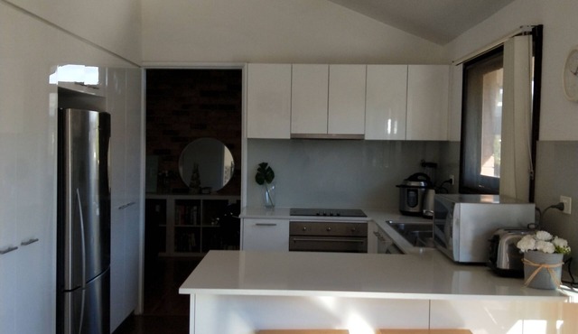 Stylish Pet Friendly Master Suite + Renovated Ensuite + TV + Free Tea Coffee