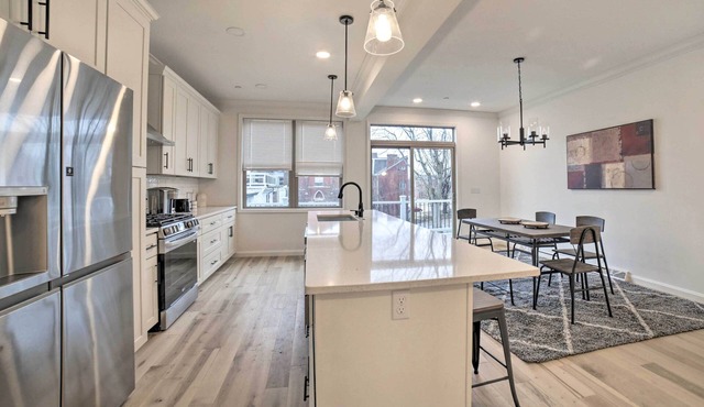 Stylish Pittsburgh Townhouse w/City Views!