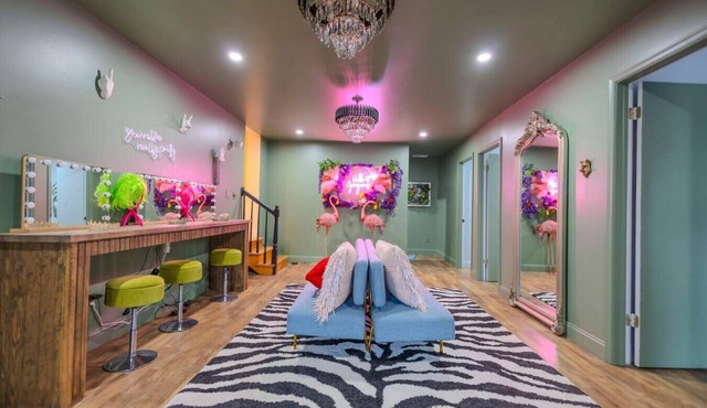 Stylish Pocono Escape | Glam Lounge&Modern Comfort