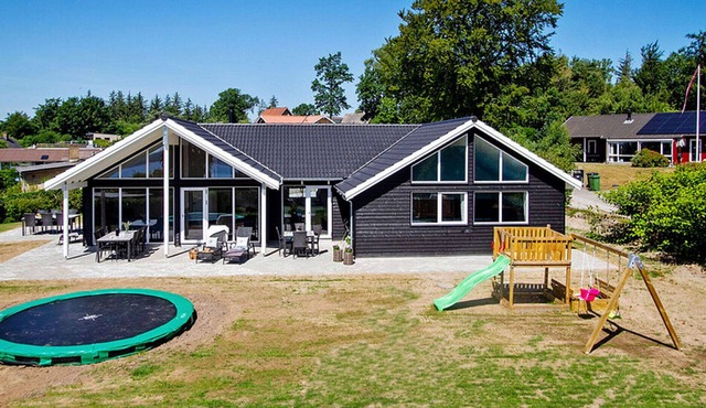 Stylish pool holiday home with modern facilities on the beautiful Baltic Sea