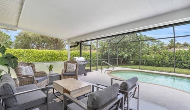Stylish Pool Home Close to the Beach