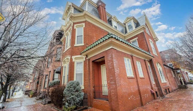 Stylish, Private 2 Bed Apt