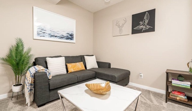 Stylish & Private 2 bedroom guest unit.