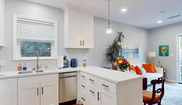 Stylish & Private ADU - Patio w/Sitting+ BBQ