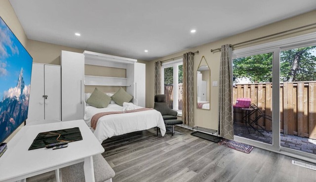Stylish & Pvt. 1 BR & Bath Apt w/Free Parking