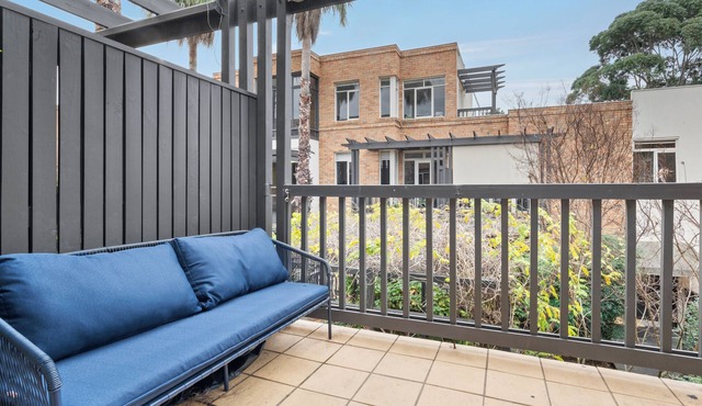 Stylish, Quiet & Comfy Apartment - 4kms to MCG - Public Transport at Front Door