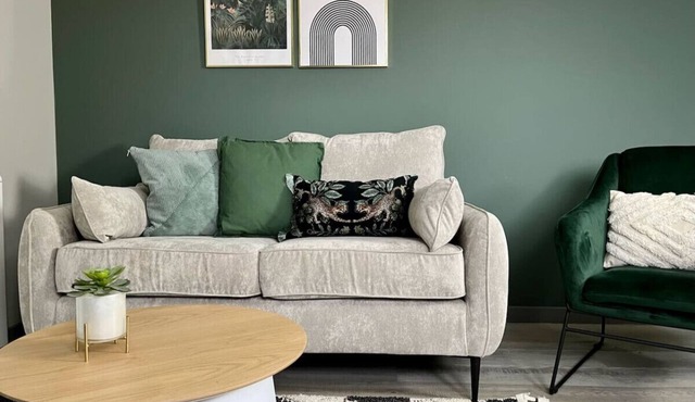 Stylish quiet Galashiels apartment:private parking