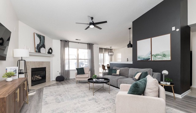 Stylish Ranch near Grand Park in Westfield - Lots the Extras! Sleeps 10! 🤩