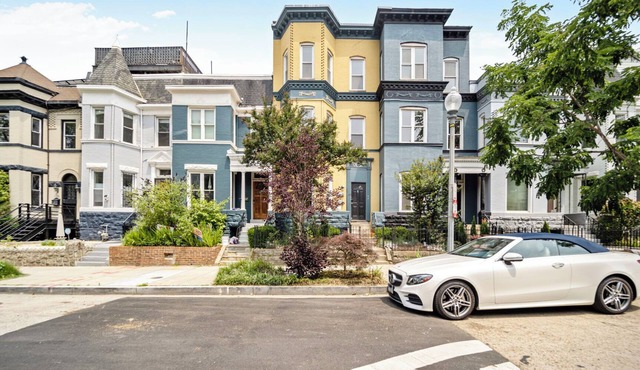 Stylish Redbrick 1BR in Heart of DC Unit A