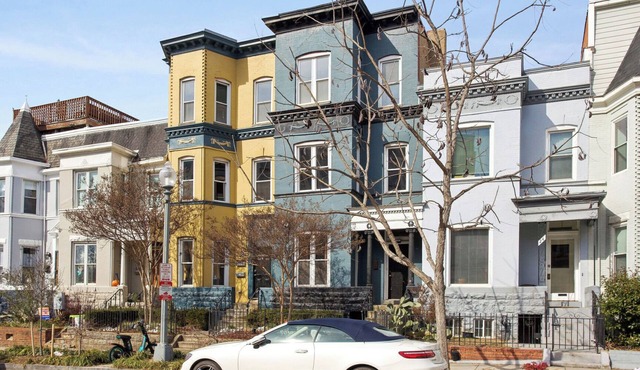 Stylish Redbrick 2BR in Heart of DC