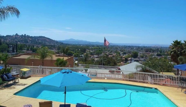 Stylish Relaxation-Panoramic Views-Private OASIS!