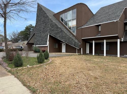 Stylish Remodeled 23 Large beds Near Elvis Presley