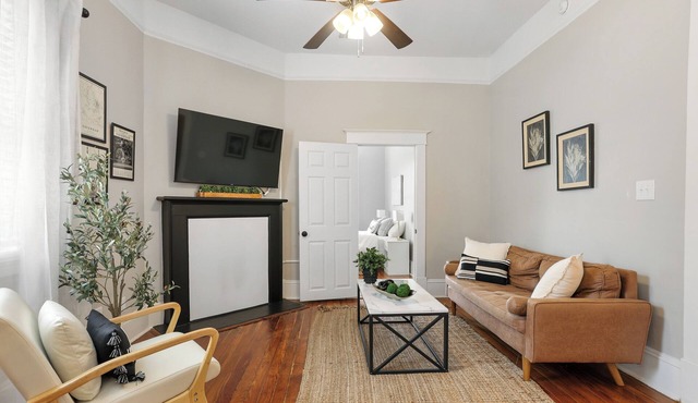Stylish Remodeled Starland Retreat, Near Starland Yard, Downtown, Food + SCAD!