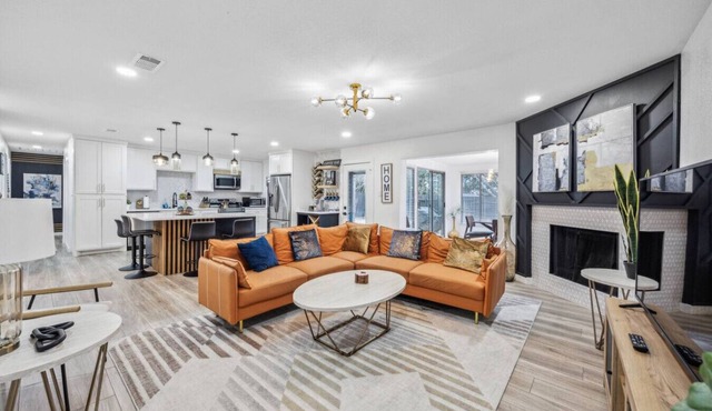 Stylish Renovated 4BD in Bedford + Grill!
