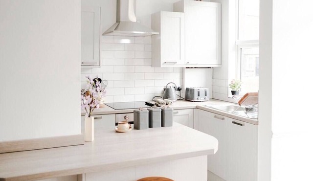 Stylish Renovated Home Near Headingley and Park