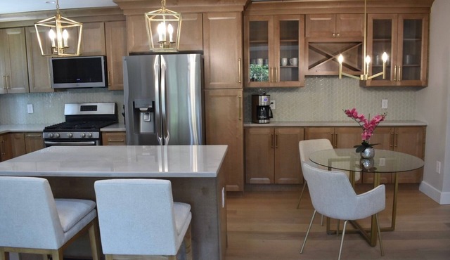 Stylish Renovated Ranch, 4 Bed/3.5 Bath, North Troy in Private Cul-de-Sac