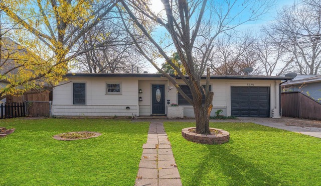 Stylish Retreat w/Ping Pong Garage Near Downtown FW