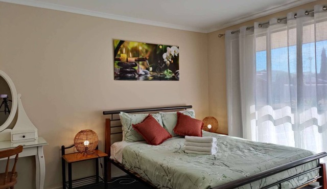 Stylish retreat-5bedroom 2 bath near beach and wineries(with Neflix&Chromecast)