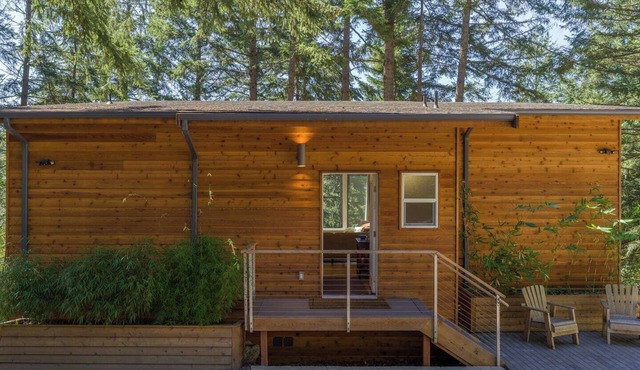 Stylish Retreat, Chef's Kitchen, Minutes to Moran Park, Rosario Resort, and Town