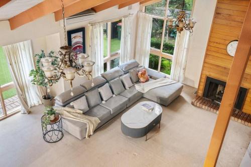 Stylish Retreat Family House 5BRM Wheelers Hill