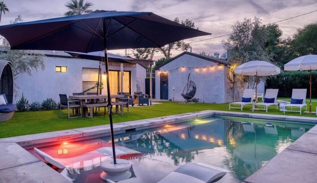 Stylish Retreat: Heated Pool w/Jets, Putting Green & Outdoor Kitchen