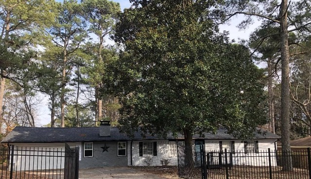 Stylish-Retreat, 5 Bedrooms\3.5 Bath, relaxing Screened Patio