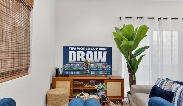Stylish Retreat w/Bowling, Ping Pong & Outdoor