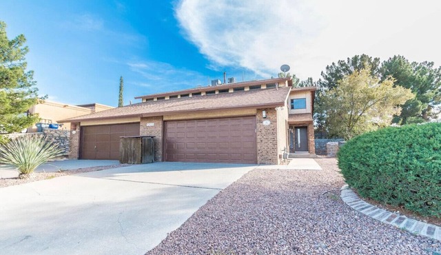 Stylish Retreat w/Private Patio, King Bed and BBQ