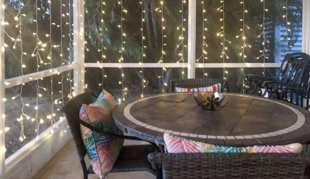 Stylish Retro Vibes Private BBQ & Beach Access