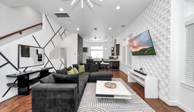 Stylish Rooftop East Downtown 3BR Near Everything