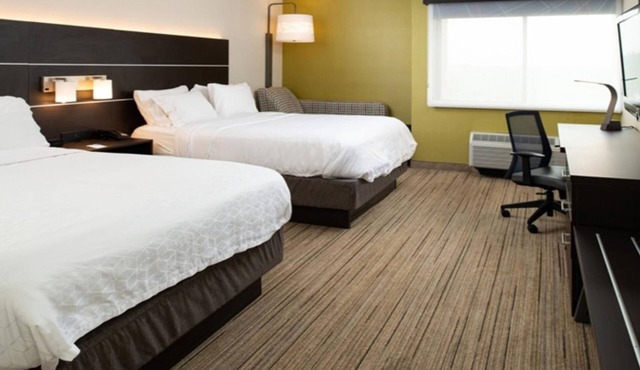 Stylish Room w/Bathtub Perfect for Exploring Cincinnati Attractions
