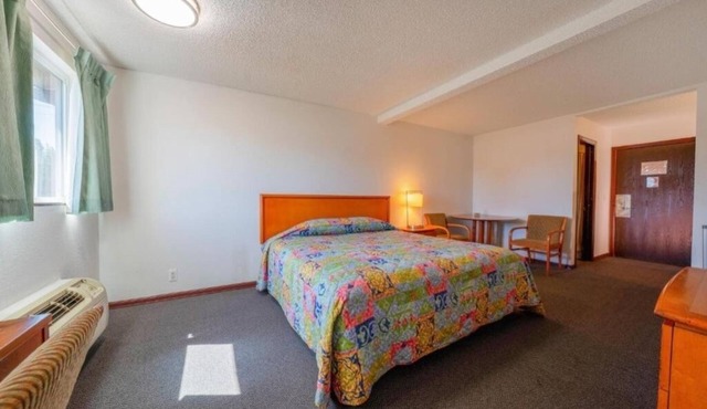 Stylish Room w/Free Parking Near Crystal Springs Lake - 4.3 miles away