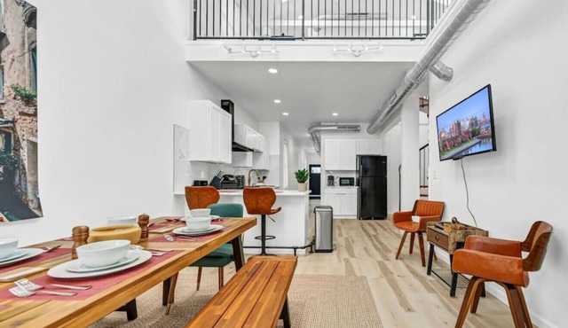 Stylish & Roomy Full House Dtwn