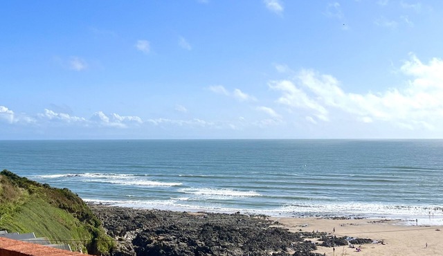 Stylish Rotherslade/Langland beach view apartment - 1 min from the beach
