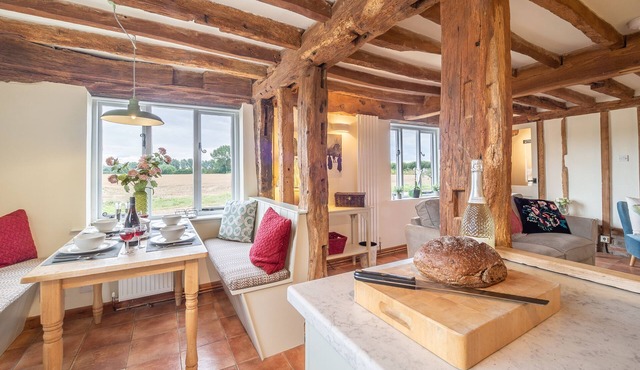 Stylish rural cottage with views over fields and the River Stour - The Granary