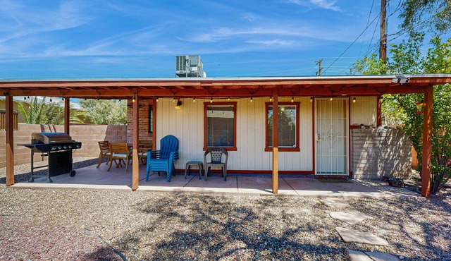 Stylish Sam Hughes Escape With Private Yard, Dogs OK & Free WiFi