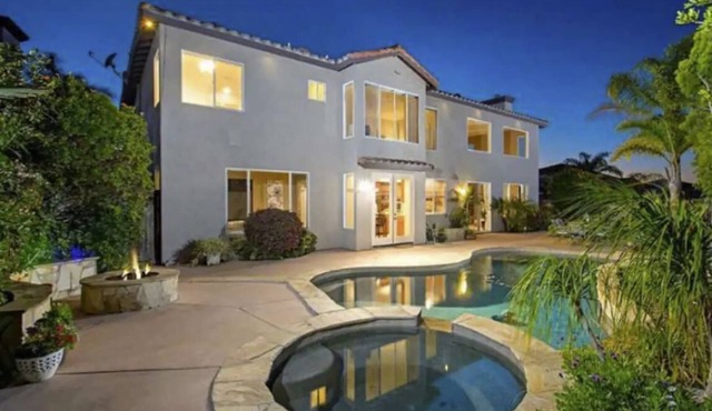 Stylish San Diego Oasis with Jacuzzi, Pool, Firepit and Close to Great Trails