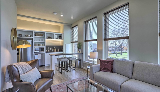 Stylish San Marcos Apt in the Heart of Dwtn!