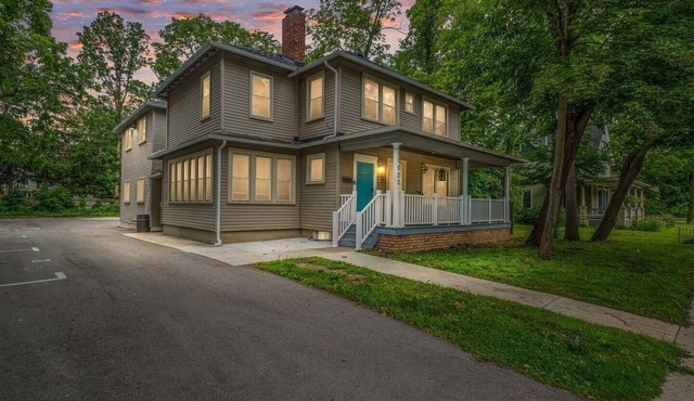 Stylish Sanctuary Near Emu: Ideal For Med Students 2 Bedroom Apts