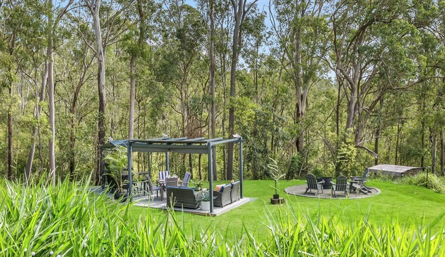 Stylish, Scenic Rural Retreat, foothills of Mt Mee in Queenlsand, Australia