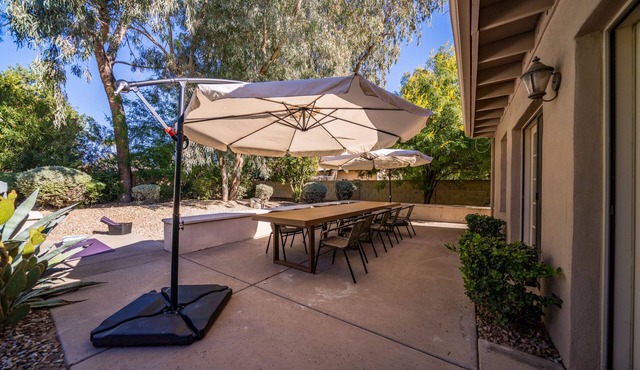 Stylish Scottsdale home with Heated Pool, Hot Tub, 2mi from Scottsdale Quarter