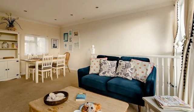 Stylish seaside house, 2 min walk from beach - Pass the Keys