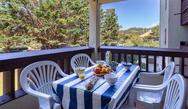 Stylish Seaside Apt Near Beach & Market, Newly Renovated, Parking & WIFI Included