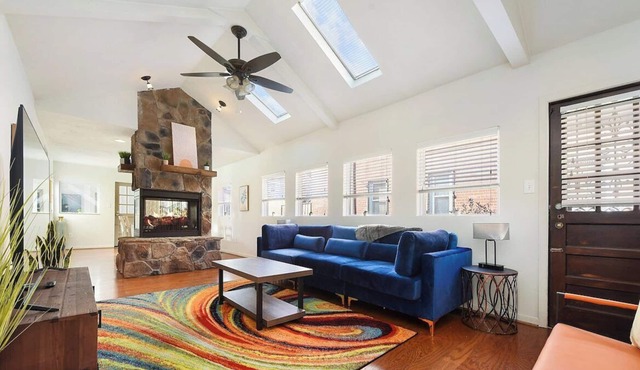 Stylish & Secluded~Child Friendly~15mn DT~Hot Tub