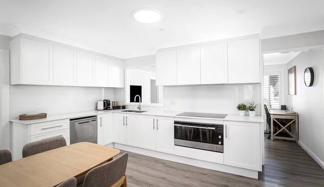 Stylish, Serene & Spacious Gem: Workspace, Parking