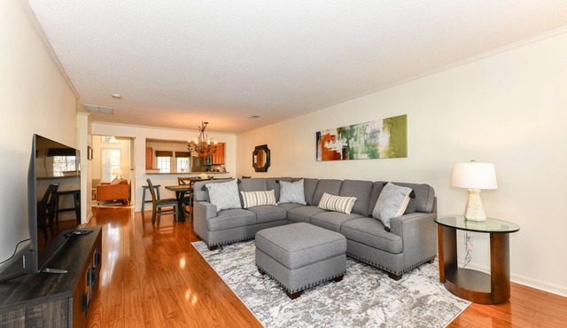 Stylish Serenity - Spacious townhouse minutes from PTI and downtown Greensboro.