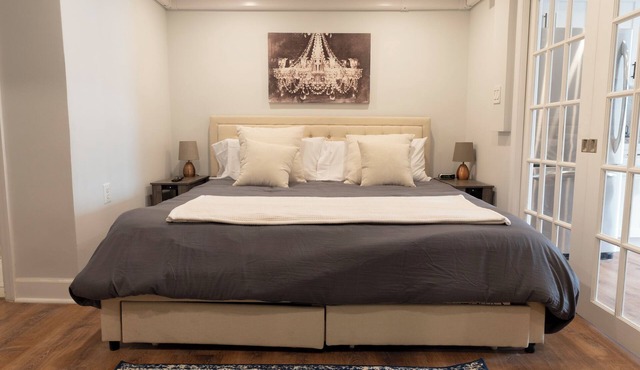 Stylish Shaw Sanctuary + Workspace - Walk to Nightlife!