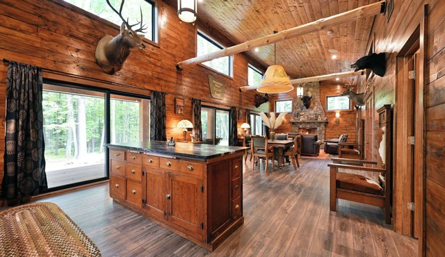 Stylish Signature Lodge, nestled in the Forest, with Teal Lake views