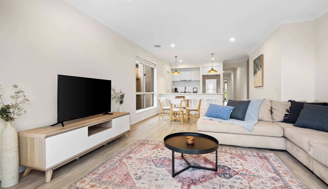 Stylish & Simple 3BR Mount Duneed Home