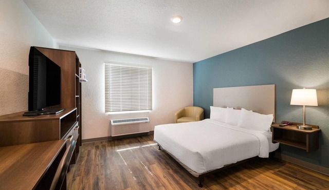 Stylish Single Room with Kitchen Near TreeTop Trek Park & Outdoor Fun